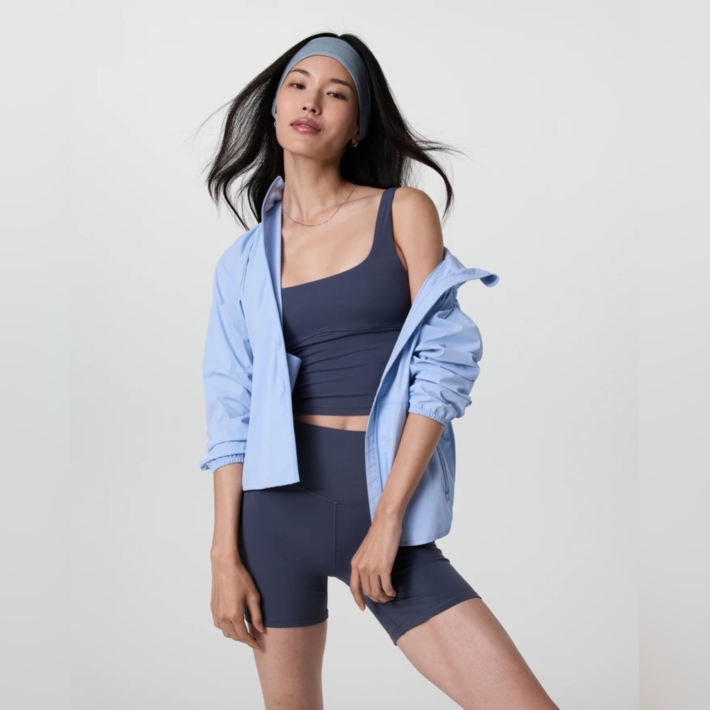 Vuori Women's Renew Trainer Shell size L